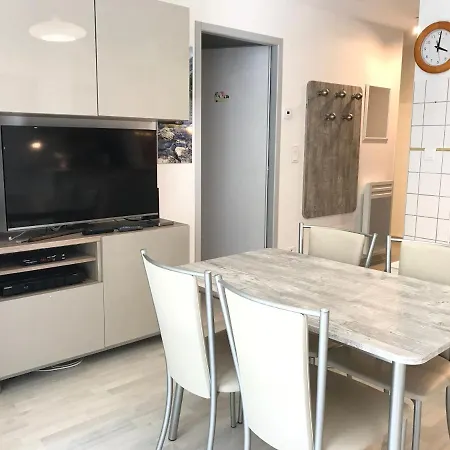 T2 +alcove, Recent 4/5 Pers. Parking. Balcon. Wifi Lägenhet Cauterets